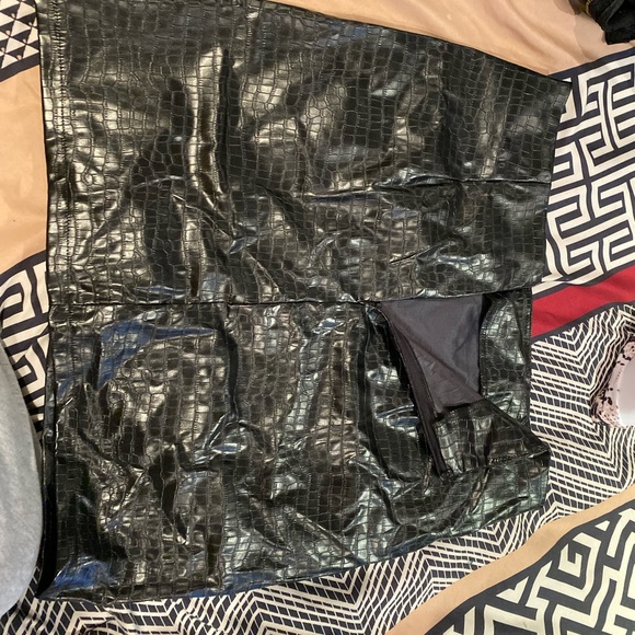 fake leather skirt - Picture 2 of 2